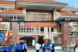 Va chạm lúc lấy xe, nam sinh lớp 11 đâm nam sinh lớp 12