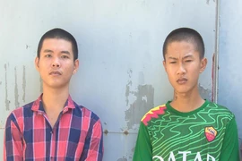 2 thiếu niên cầm búa ra đường cướp lấy tiền đi nhậu