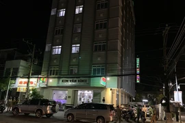 Nhân viên karaoke trong khách sạn chiều khách 'tới bến' 