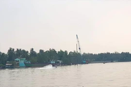 Lật cano trên sông Hậu, 1 cảnh sát giao thông mất tích