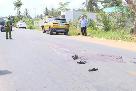 Văng ra đường sau va chạm, 2 người bị ô tô tông tử vong