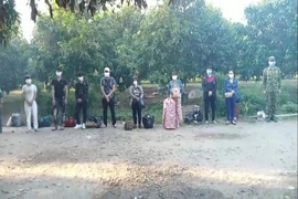 8 người nhập cảnh trái phép bị phát hiện. Ảnh: LĐ