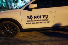 Sẽ xử lý xe biển trắng ghi tên Bộ Nội vụ bên hông