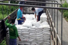 Phát hiện 2 xe tải chở 8 tấn hóa chất, dầu nhớt không rõ nguồn gốc