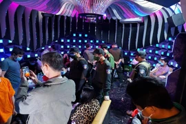 Đồng Tháp: 23 người dương tính ma túy, 1 người mắc COVID-19 trong quán karaoke