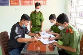 1 cựu công an tham gia rửa tiền cho trùm buôn lậu Mười Tường