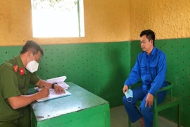 Đầu tư thua lỗ, nhân viên ngân hàng lừa đảo gần 50 tỉ đồng