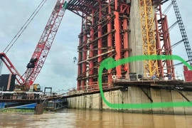 1 công nhân rơi xuống sông mất tích trong lúc thi công cầu Mỹ Thuận 2