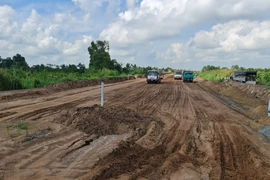 Đề xuất đầu tư mới hệ thống đường gom dọc Cao tốc Mỹ Thuận - Cần Thơ