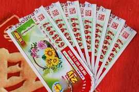 Chồng giả là bị cướp tiền, vé số, vợ phát hiện đi báo công an