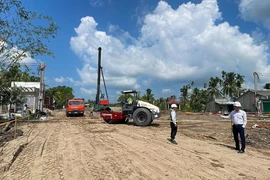 Gấp rút cung ứng cát đắp nền đường cho cao tốc Cần Thơ - Hậu Giang - Cà Mau