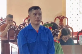 Mượn sổ đỏ của khách hàng đi lừa đảo 