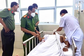 Truy bắt nhóm người chém trọng thương Trưởng công an xã ở Vĩnh Long