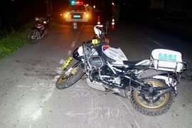 Nam thanh niên lái ô tô tông ngã xe CSGT khi bị kiểm tra