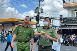 Cần Thơ: Cháy lớn kèm theo tiếng nổ ở cơ sở sửa chữa ô tô
