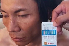 Bắt kẻ nghi ngáo đá đạp ngã xe nhiều phụ nữ đi đường