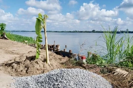 Lo sạt lở, Đồng Tháp kiến nghị không nâng công suất khai thác mỏ cát làm cao tốc