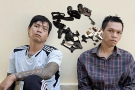 Bắt 2 anh em ruột có lệnh truy nã đặc biệt nguy hiểm cùng 4 khẩu súng