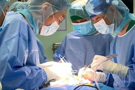 Phẫu thuật cứu sống cụ ông 99 tuổi nhiều bệnh nền nặng