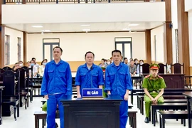 3 bị cáo nhận hối lộ rồi ký hiệu "1cm tương đương 100.000 đồng" 
