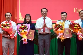 Công bố lãnh đạo các cơ quan chuyên môn, các ban thuộc UBND tỉnh Vĩnh Long