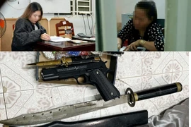 Thu giữ nhiều hung khí, vật giống súng trong nhà một phụ nữ ghi lô đề