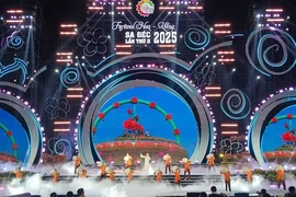 Phó Chủ tịch Quốc hội Lê Minh Hoan dự khai mạc Festival Hoa – Kiểng Sa Đéc