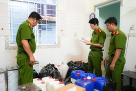 Video: Cần Thơ triệt phá đường dây sản xuất, buôn bán nước hoa giả quy mô lớn