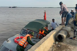 Đồn Biên phòng Cửa khẩu cảng Giao Long ứng cứu thuyền trưởng bị đột quỵ trên biển