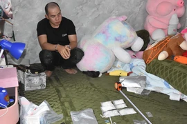 Bắt quả tang 2 người vận chuyển ma tuý, thu giữ súng có đạn đã lên nòng