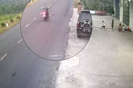 Va chạm với quả bóng lăn ra đường, người đi xe máy tử vong