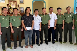 Bộ Công an trao hỗ trợ gia đình thành viên tổ bảo vệ ANTT hy sinh khi làm nhiệm vụ