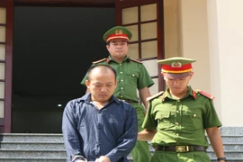 Hiếp dâm bé gái là ân nhân vừa cứu giúp vợ mình
