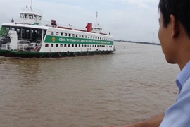 Những chuyến phà cuối năm qua phà Bình Khánh