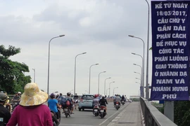 Phân luồng, đẩy kẹt xe từ trên mặt xuống chân cầu chữ Y