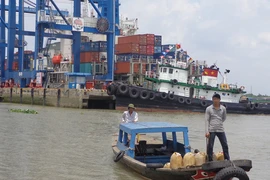  Cảng Cát Lái vẫn hoạt động tấp nập ngày nghỉ lễ 