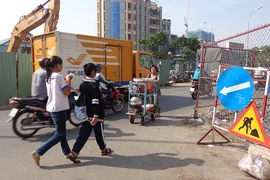 Không cấp phép cho nhà thầu để lô cốt bầy hầy