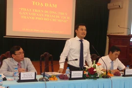 Buýt sông gắn du lịch: 3 thuận lợi, 3 khó khăn