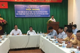 Thu phí ô tô vào trung tâm TP: Lợi hay hại?