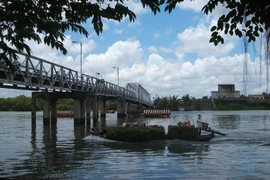Giữ chút hồn xưa cầu Phú Long