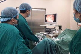 Gắp con vắt dài 5 cm trong thanh quản bệnh nhân