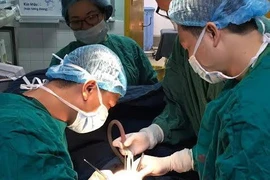 Cứu sống bệnh nhi có khối u khổng lồ hiếm gặp
