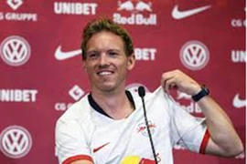 ‘Tiểu Mourinho’ lại bị át vía sớm 