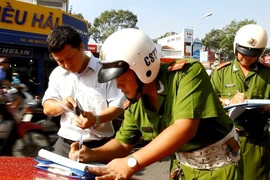 Ô tô đỗ bậy có thể bị cẩu về trụ sở CSGT