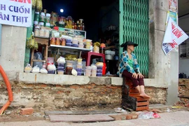 Phá bậc thềm, dân bắc thang vô nhà: Quận 1 nói gì?