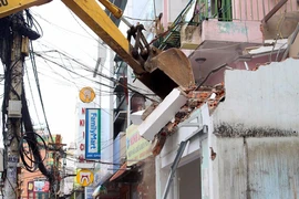 Ông Đoàn Ngọc Hải cho “cào” cả trụ sở khu phố 2 tầng
