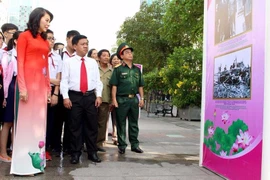 Triển lãm ảnh nhân kỷ niệm 127 năm ngày sinh Bác Hồ