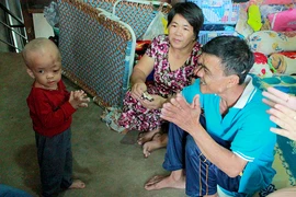 ‘Anh sửa xe, tôi may vá, khó khăn sẽ không còn dồn dập’