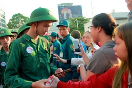 Tân Bình: Nhiều thanh niên viết đơn tự nguyện nhập ngũ 