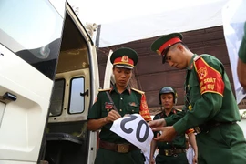 Xe tang vào đón linh cữu cố Thủ tướng Phan Văn Khải